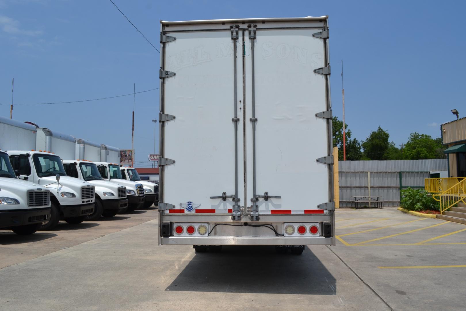 2016 WHITE /GRAY FREIGHTLINER M2-106 with an CUMMINS B6.7L 260HP engine, ALLISON 2500RDS AUTOMATIC transmission, located at 9172 North Fwy, Houston, TX, 77037, (713) 910-6868, 29.887470, -95.411903 - Photo#5